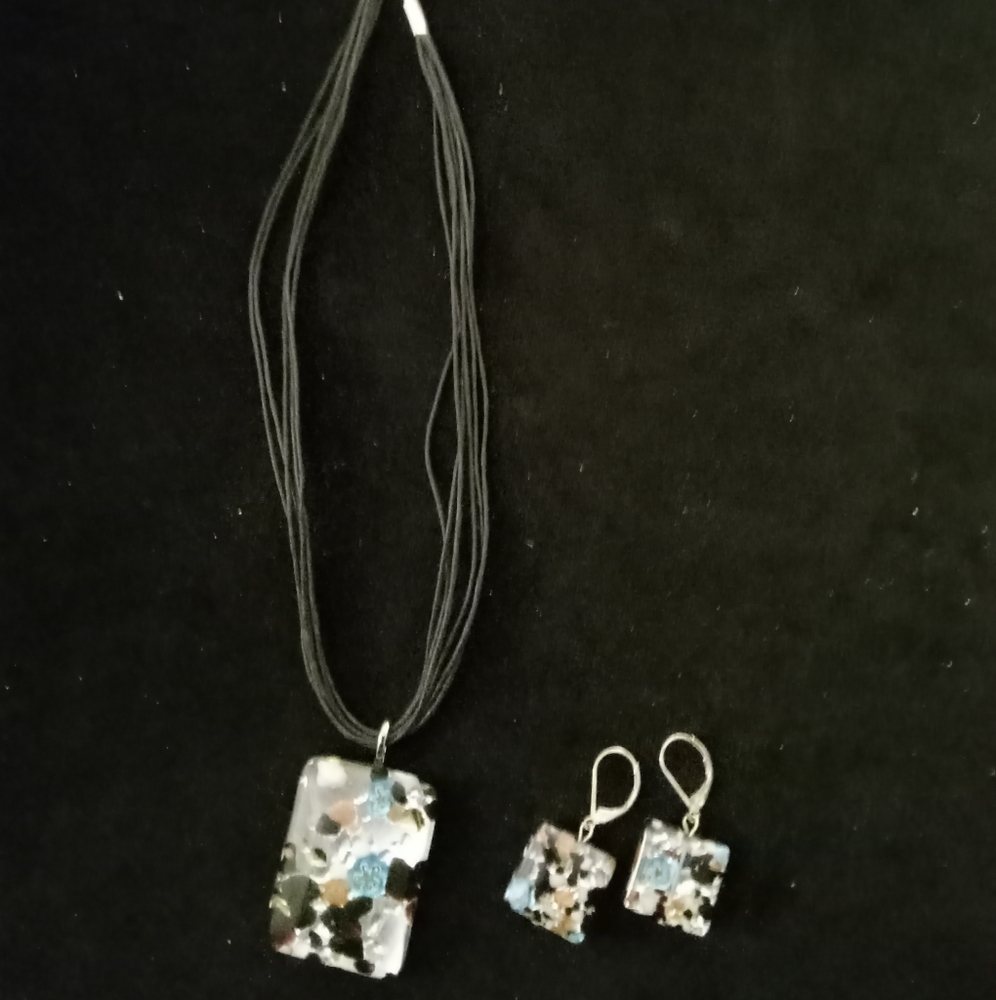 CHRISTOPHER & BANKS SPECKLED FOIL BLUE ORANGE BLACK NECKLACE WITH EARRINGS SET